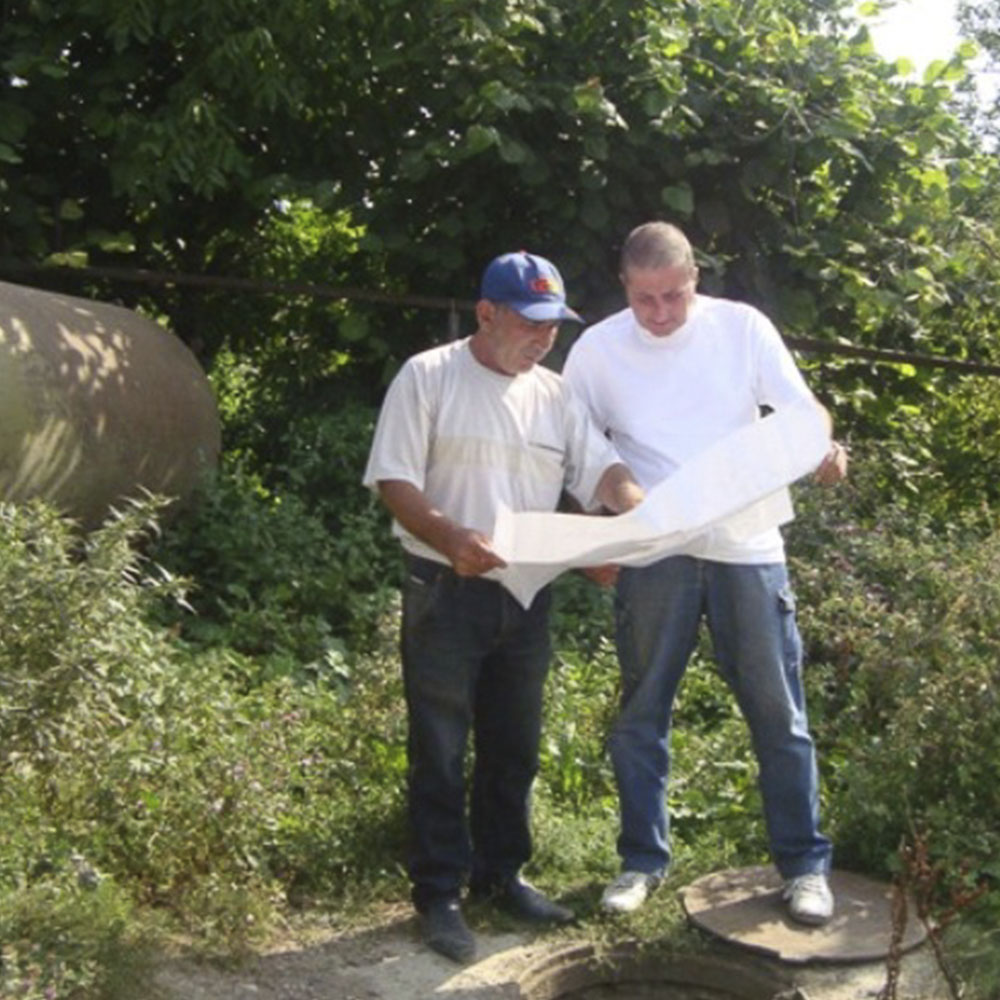 Construcción del sistema de agua potable en el pueblo de Harav