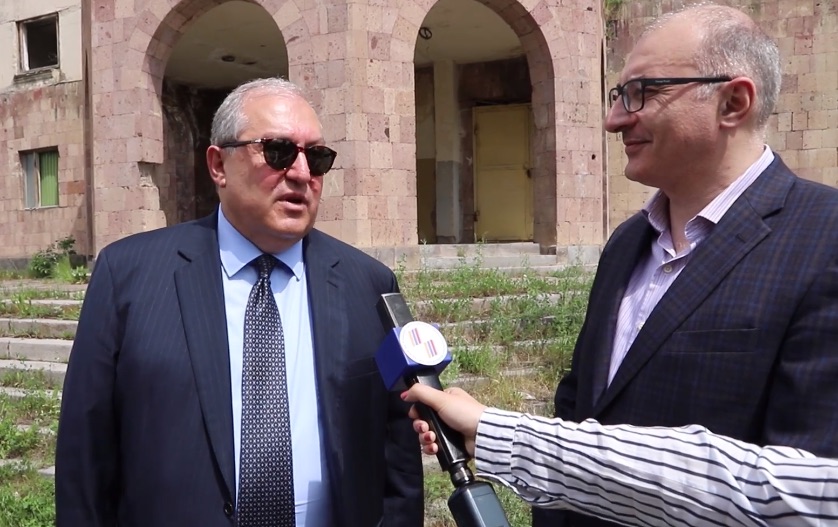 El presidente de Armenia dona su salario para el proyecto “Nuestra Gyumrí”