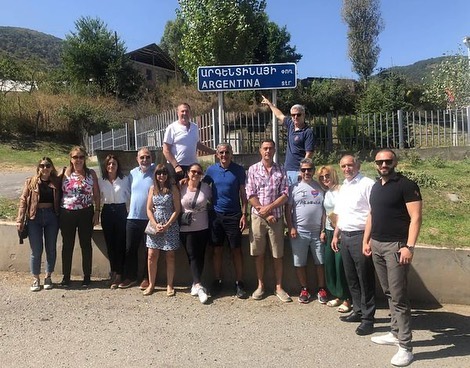 Benefactores visitaron el pueblo de Khachardzan